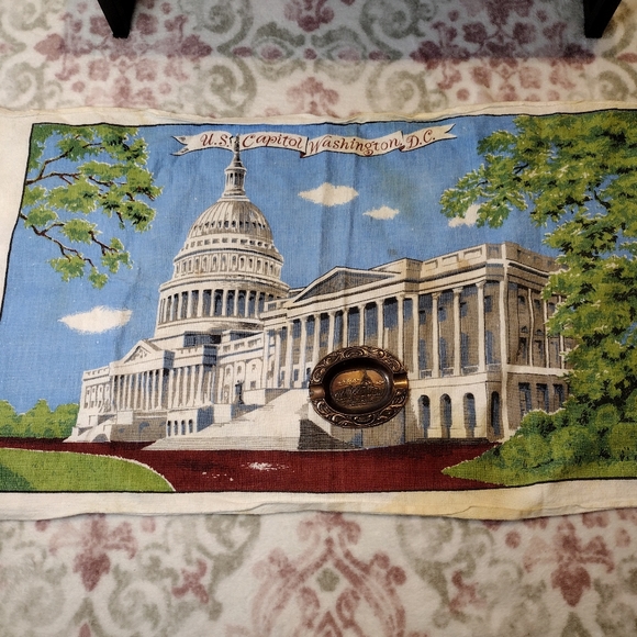 Vintage U.S. Capitol Building Souvenir Ashtray And Small Towel. Has Wear Stains. - Picture 3 of 7